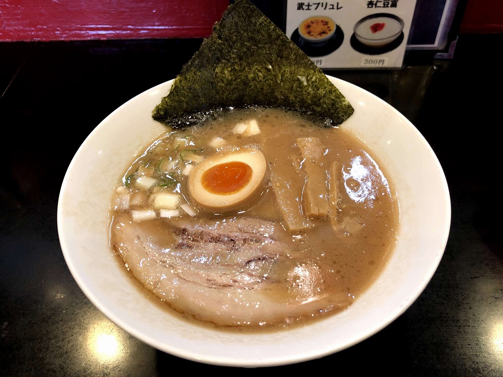 上田の「武士(もののふ)」の「こってり白豚骨」の「左近」