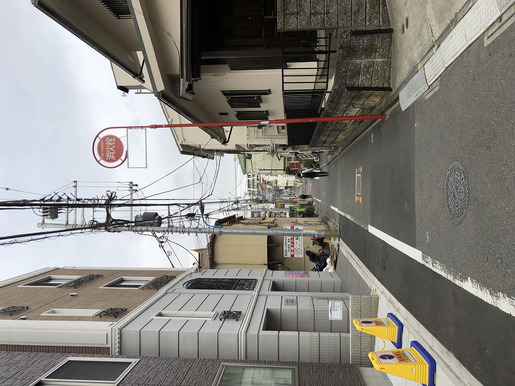 神楽坂の赤城神社に続く細い路地