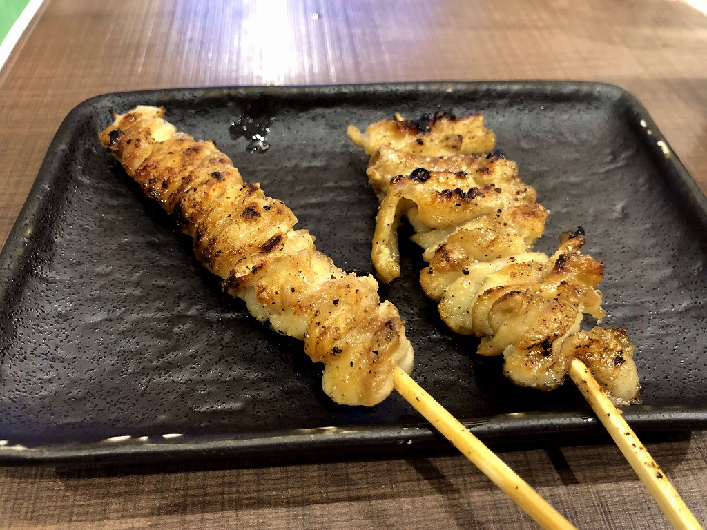浦和美園の「やきとりの扇屋」のぼんじる、皮