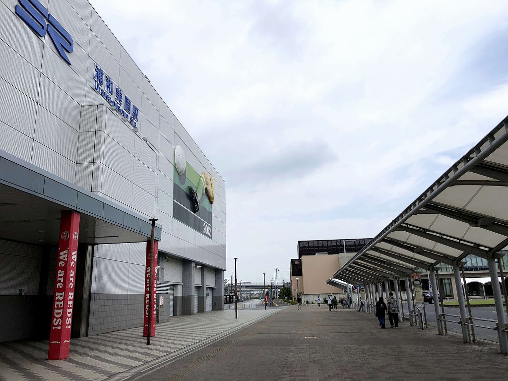 がらんとした浦和美園駅