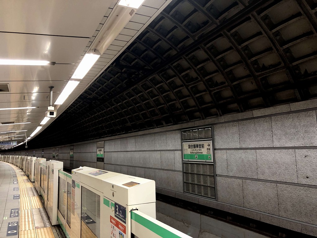 シールド工法で作られた千代田線の国会議事堂前駅