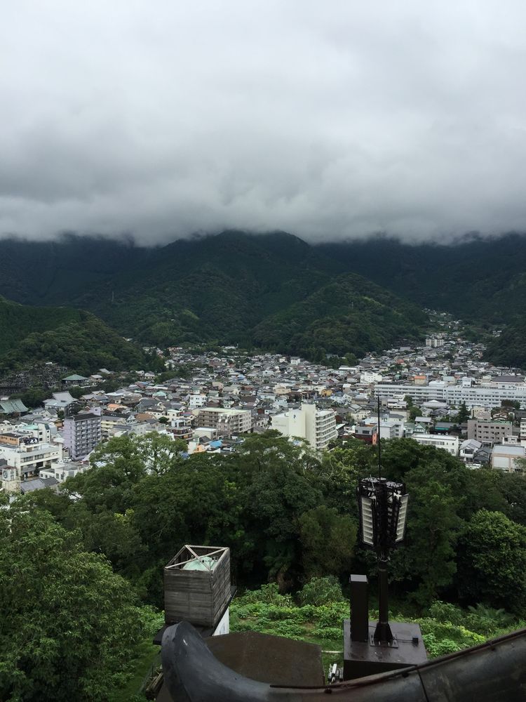 宇和島城から鬼ヶ城連山方面の眺め