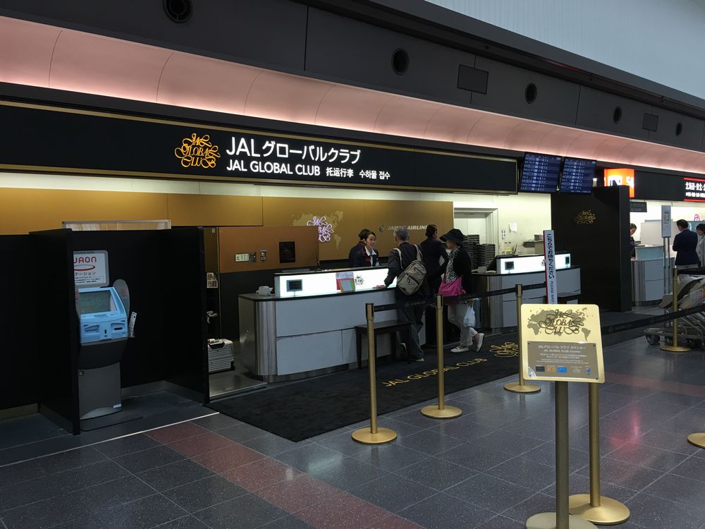 羽田空港のJALグローバルクラブのカウンター