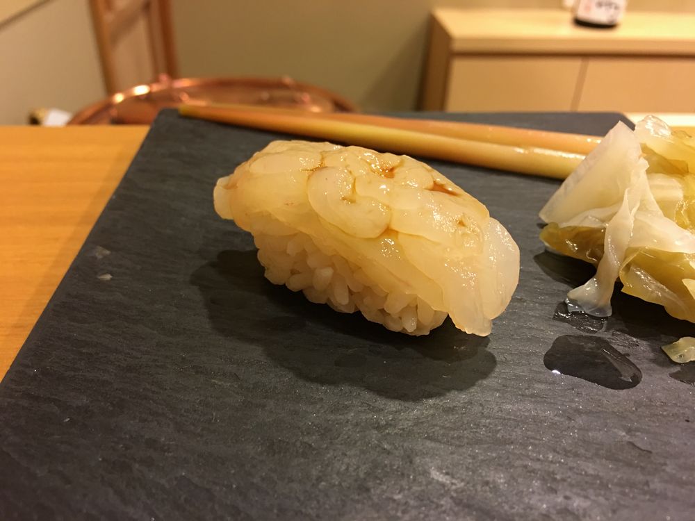 義心の白エビの握り