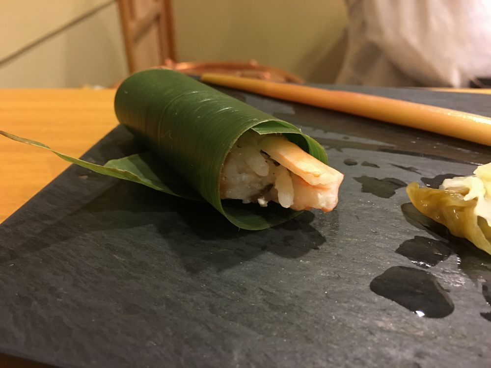 義心のエビの笹の葉寿司