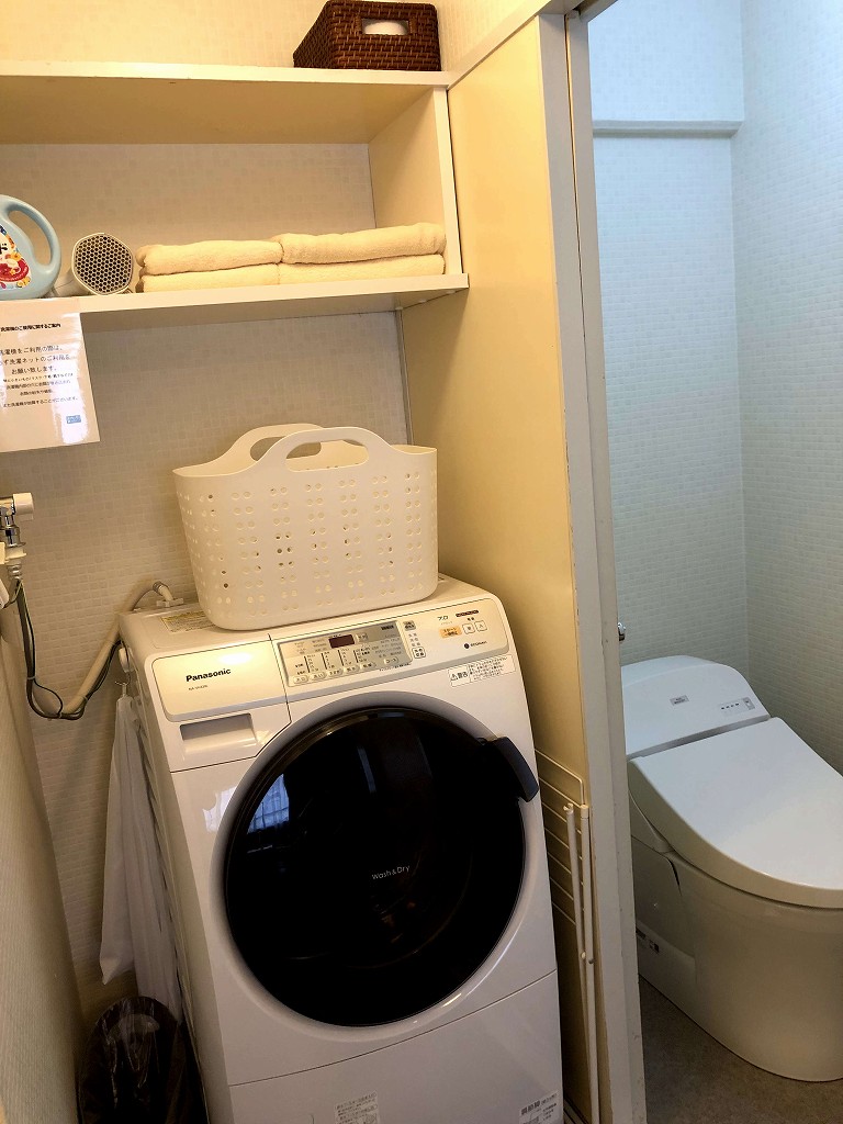 蕨のワラビーハウスのシンプルルームのドラム式洗濯機