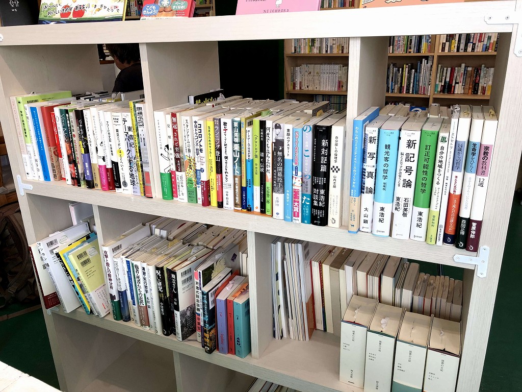 蕨のAntenna Books & Cafe ココシバの選書