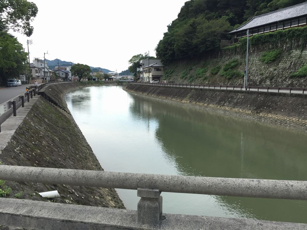 和霊神社の石造りの太鼓橋2