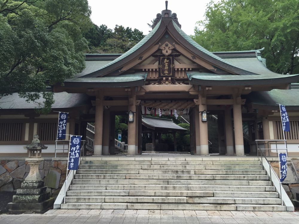 和霊神社の石造りの大鳥居