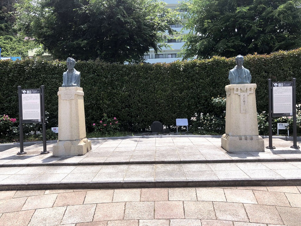 ヴェルニー公園のヴェルニーと小栗上野介忠順の胸像