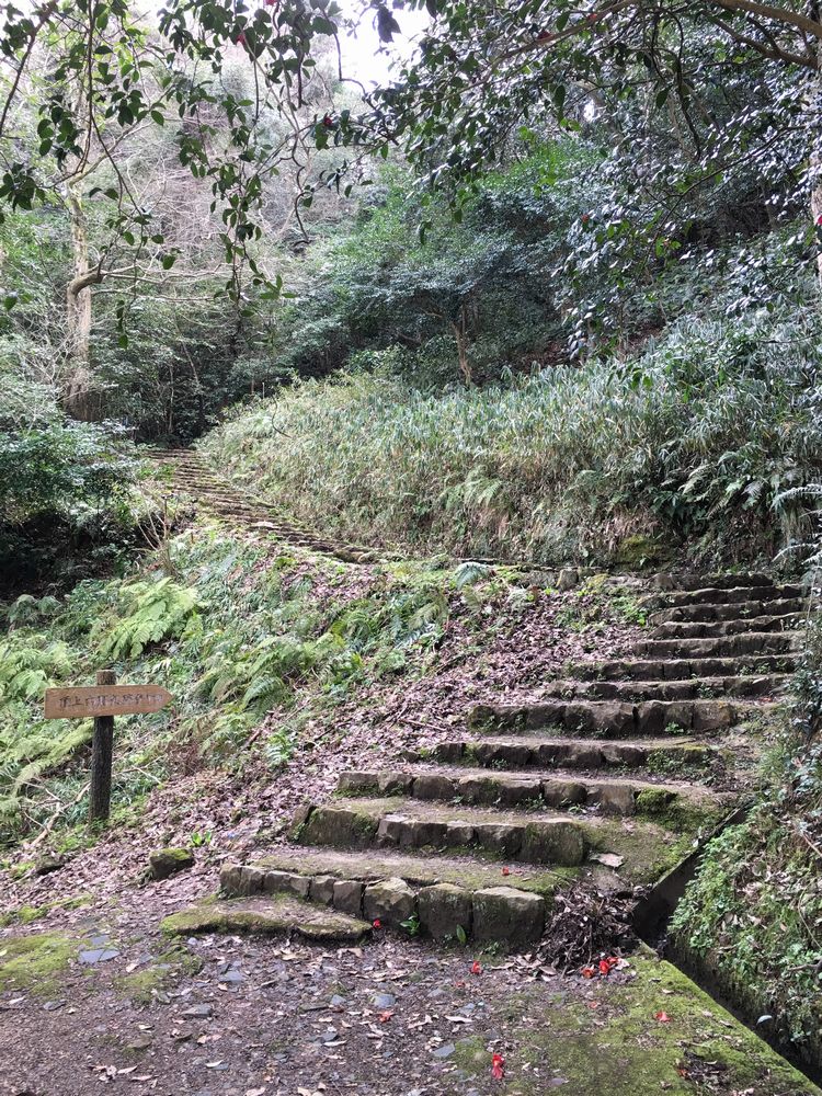 米子城跡の坂道1