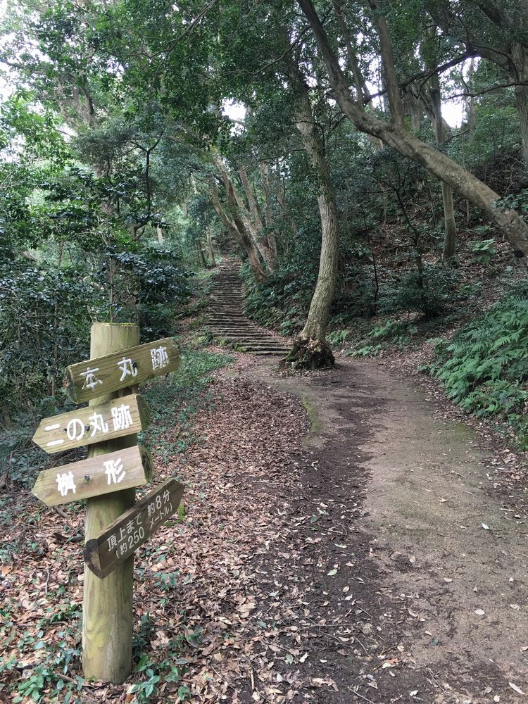 米子城跡の坂道2