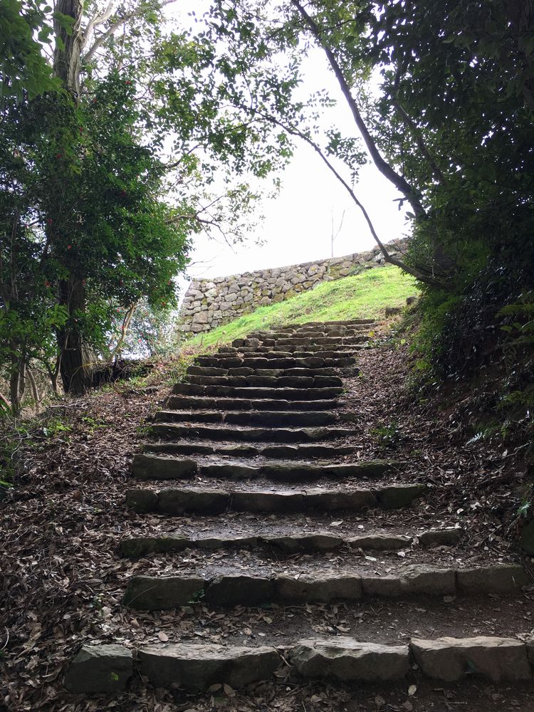 米子城跡の坂道3