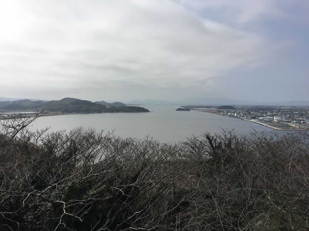 米子城跡の本丸跡から中海方面