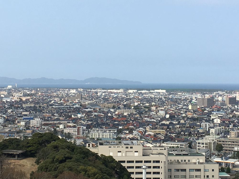 米子城跡の本丸跡から島根半島ズーム