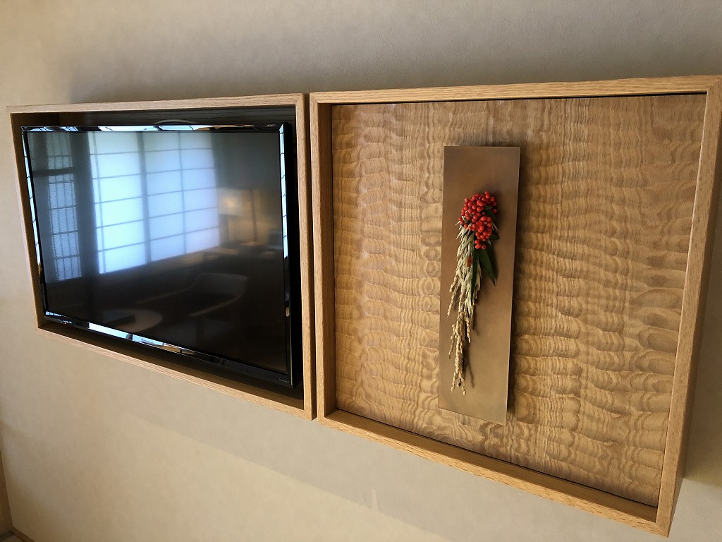 由縁別邸 代田のデラックスダブルルームのテレビ