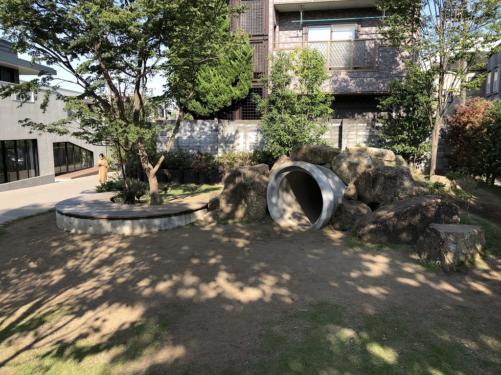 由縁別邸 代田近くの土管のある公園