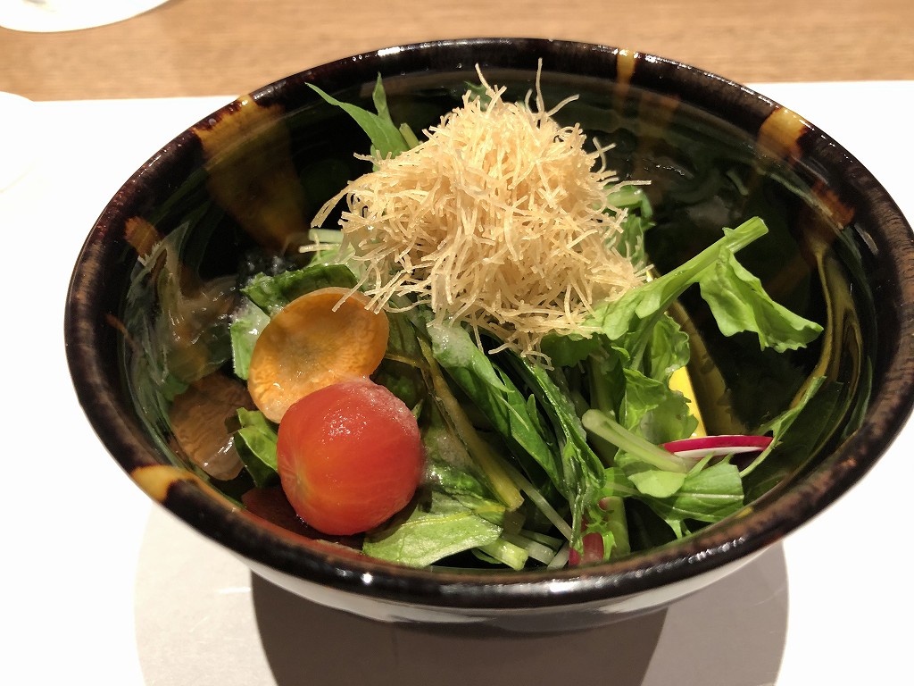 由縁別邸 代田の「割烹 月かげ」の晩飯のサラダ