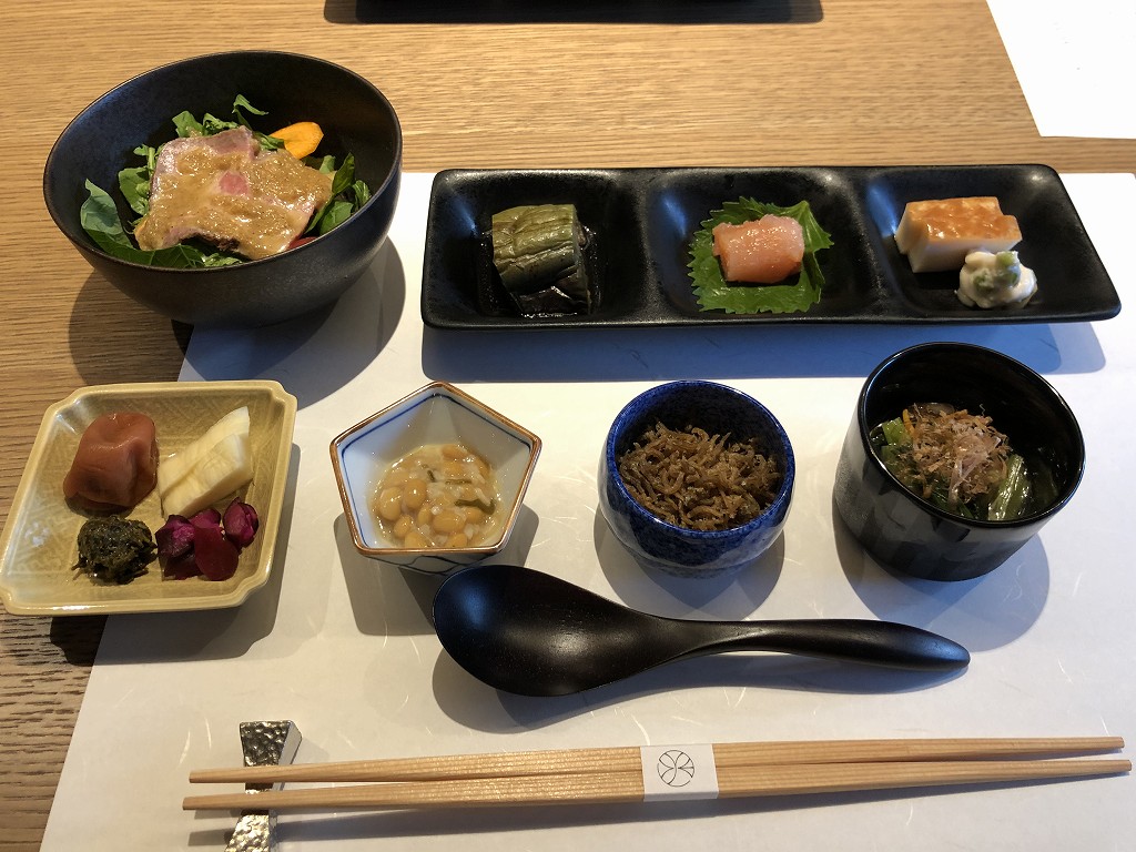 由縁別邸 代田の「割烹 月かげ」の朝食の前菜