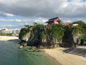 崖の上の波上宮