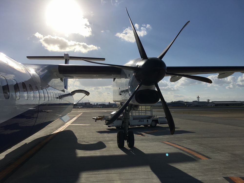 ANA4955便はボンバルディア DHC8-Q400というプロペラ機