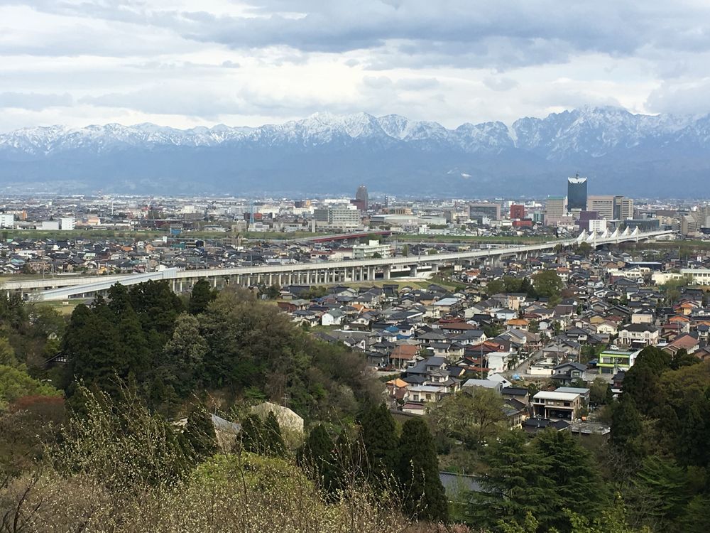 呉羽丘陵から立山連峰