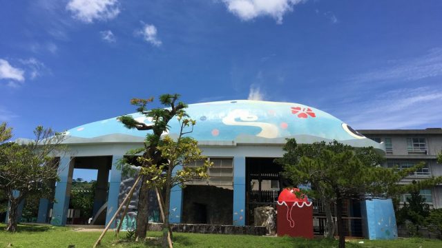 那覇の漫湖公園のクジラの潮吹き