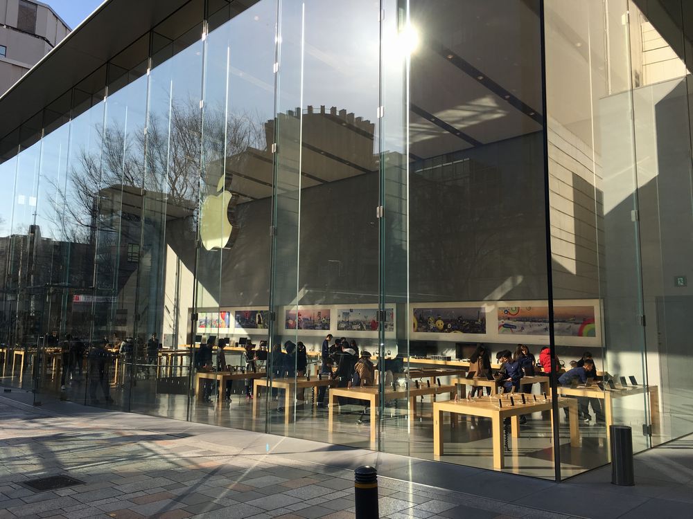 Apple Store表参道でiPhoneの液晶割れを修理