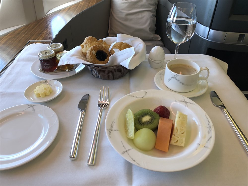 CX548便ファーストクラスの機内食