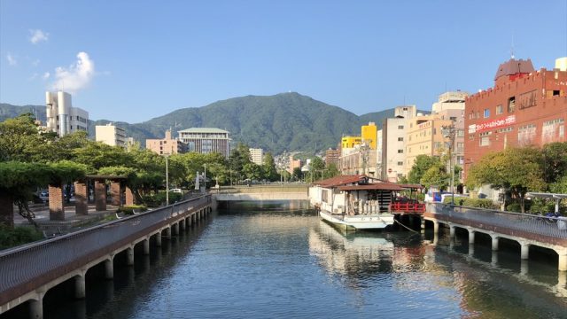 呉の小春橋からの灰ヶ峰