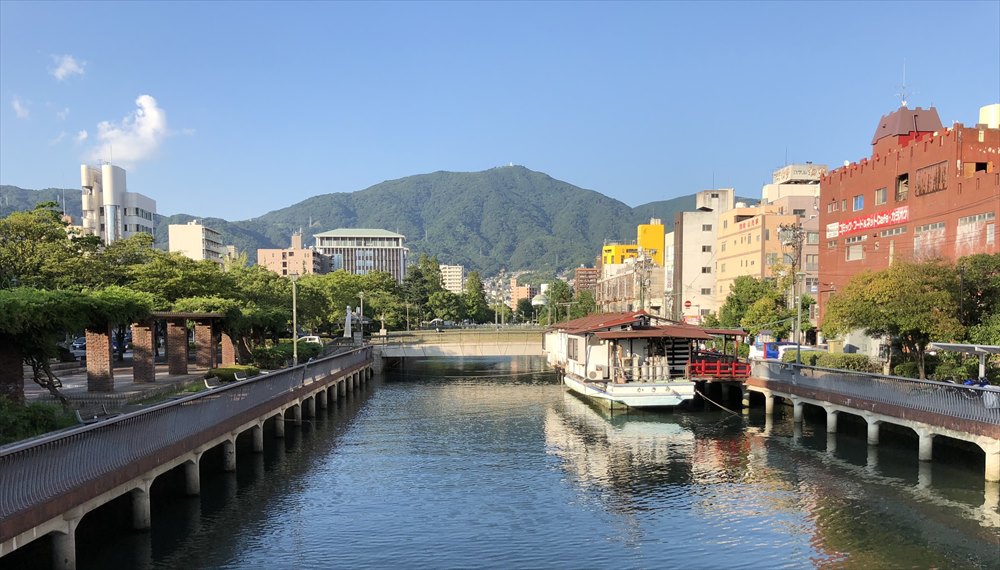 呉の小春橋からの灰ヶ峰