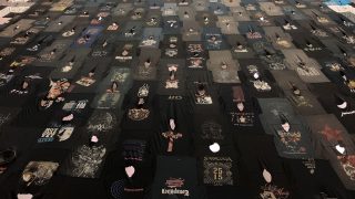 あいちトリエンナーレ　ピア・カミル「ステージの幕」
