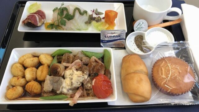 ANA861便ビジネスクラスの洋食の機内食