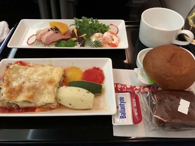 ANA868便のビジネスクラスの機内食