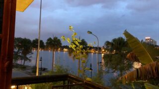 タイ湖畔の「メゾン・ドゥ・テト・デコール」で晩飯
