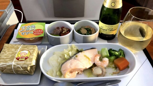 JAL117便のファーストクラスの機内食