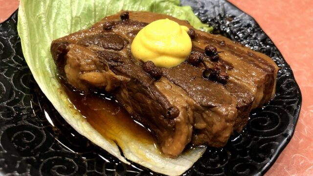 JR茨木駅近くの水餃子の店「ハルビン」の角煮