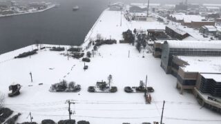 一晩で雪が積もった釧路