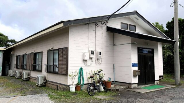 八丈島のゲストハウス 横分けハンサムの外観