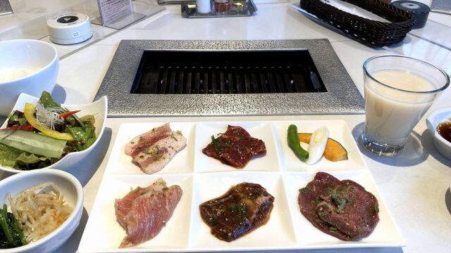 ぴょんぴょん舎の肉5点盛り　ミニ冷麺ライスセット