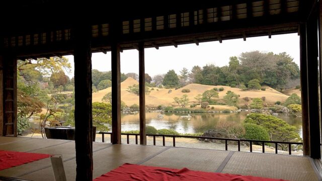 水前寺成趣園の古今伝授の間から見た庭園