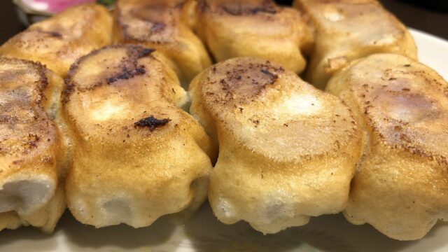 「ホワイト餃子」柏店の焼餃子