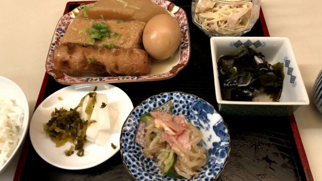 興福寺の近くの阿慈味のおでん定食
