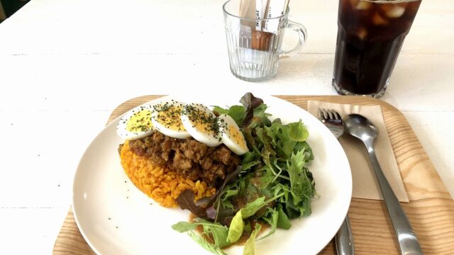 蕨のAntenna Books & Cafe ココシバのドライカレー