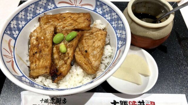 イオン帯広店のロースの豚丼7分盛り